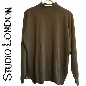 2/$25- STUDIO LONDON Military Green Mock Turleneck sz L